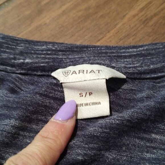 Ariat S cowgirl heroes tshirt - Picture 2 of 2